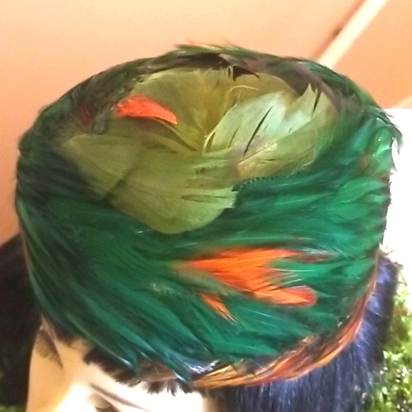 Vtg 60s VALERIE MODES Gorg Green FEATHERS Hat EUVC - Picture 4 of 11
